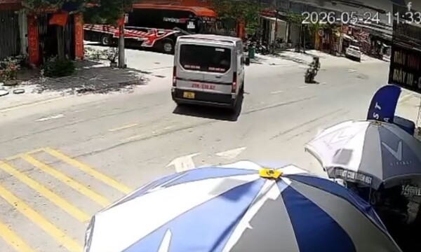 Xe máy lao như đạn bắn vào ôtô: Bài học đắt giá về tốc độ và văn hóa giao thông