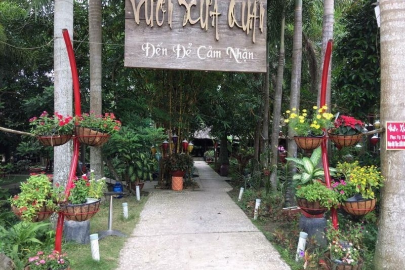 Lối vào nhiều cây xanh tại Vườn Xưa Quán khu vực An Thạnh Bình Dương