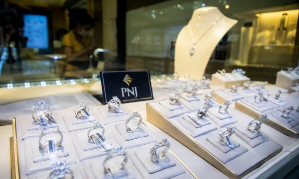 Vụ kim cương lậu được “phù phép”: PNJ cần trả lời những gì?